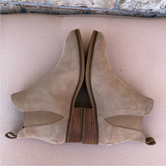 Cole Haan Laina Bootie Plain Toe Suede Plain Chelsea Boots Elegant Style Sz 9B - Picture 6 of 16